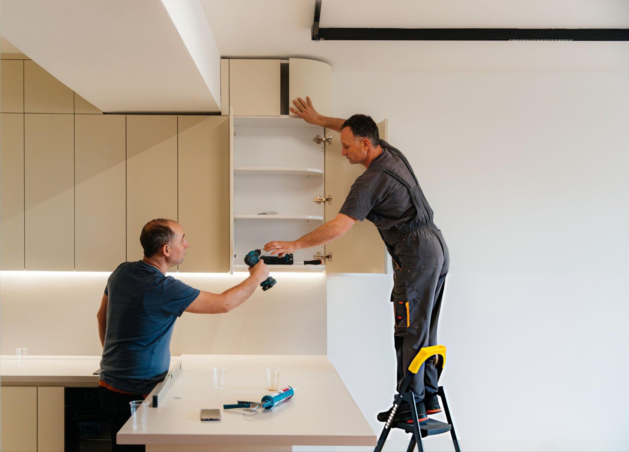 Moderne Küche – Montage abgeschlossen